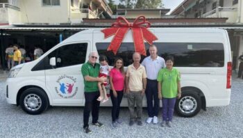 Австралийский эмигрант пожертвовал фургон детскому дому в Паттайе (видео)