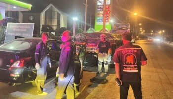 Автомобиль врезался в припаркованный грузовик в Чонбури, водитель погиб