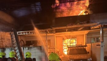 Взрыв привел к пожару в жилом доме в бангкокском районе Яннава