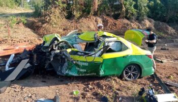 Водитель такси в Бангкоке, убегая с заправки, столкнулся с полицейской машиной