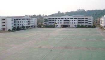 Военно-морской офицер, обвиняемый в развратных действиях с 18 курсантами, находящимися под следствием