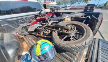 Женщина погибла в автокатастрофе в Накхонпханоме, когда спешила к больному ребенку