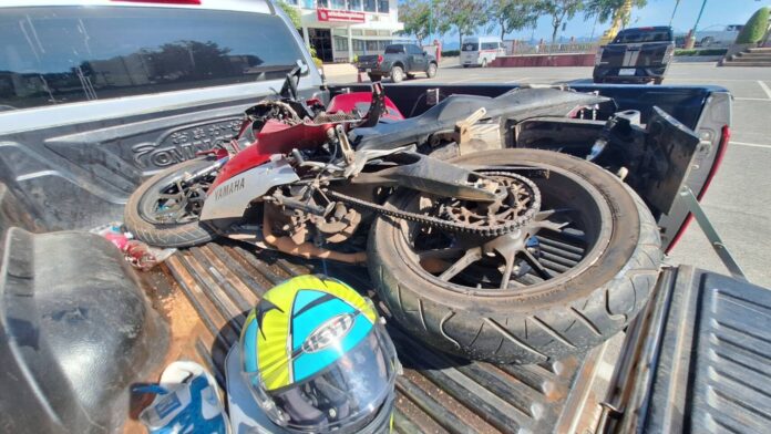 Женщина погибла в автокатастрофе в Накхонпханоме, когда спешила к больному ребенку