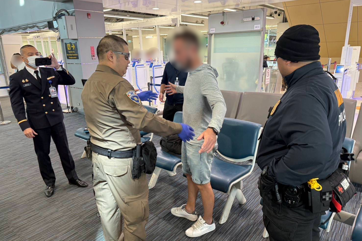 Иностранцы, тайцы арестованы за изготовление и продажу порнографии