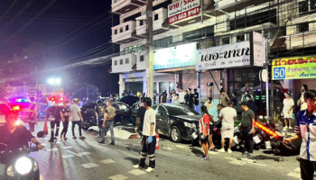 Китайский водитель врезался в несколько автомобилей, убив одного в Паттайе