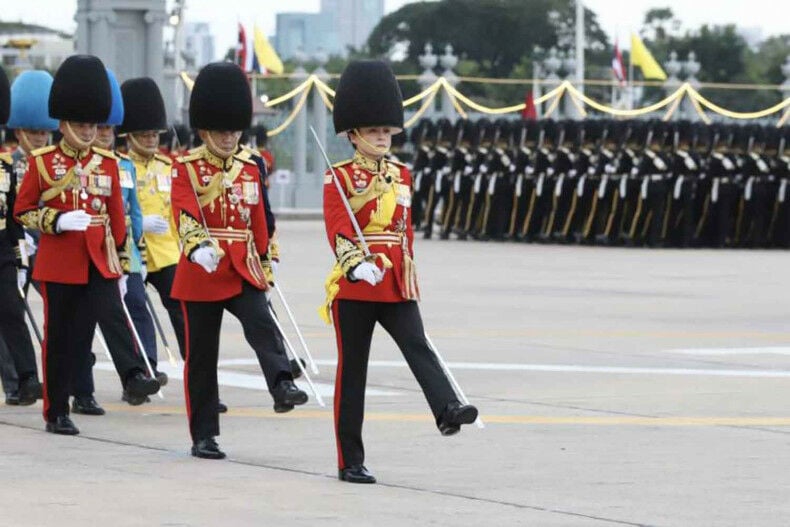 Королевское зрелище: первый парад цветов тайского короля