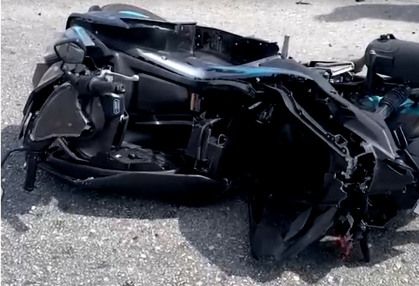 Мотоциклист погиб в Паттайе в результате столкновения микроавтобуса и пикапа