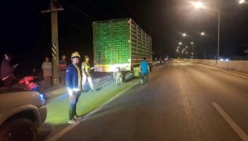 Мотоциклист серьезно пострадал после того, как отвлекся на телефон, что привело к аварии