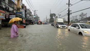 Непрекращающееся наводнение в Накхонситхаммарате затопляет город
