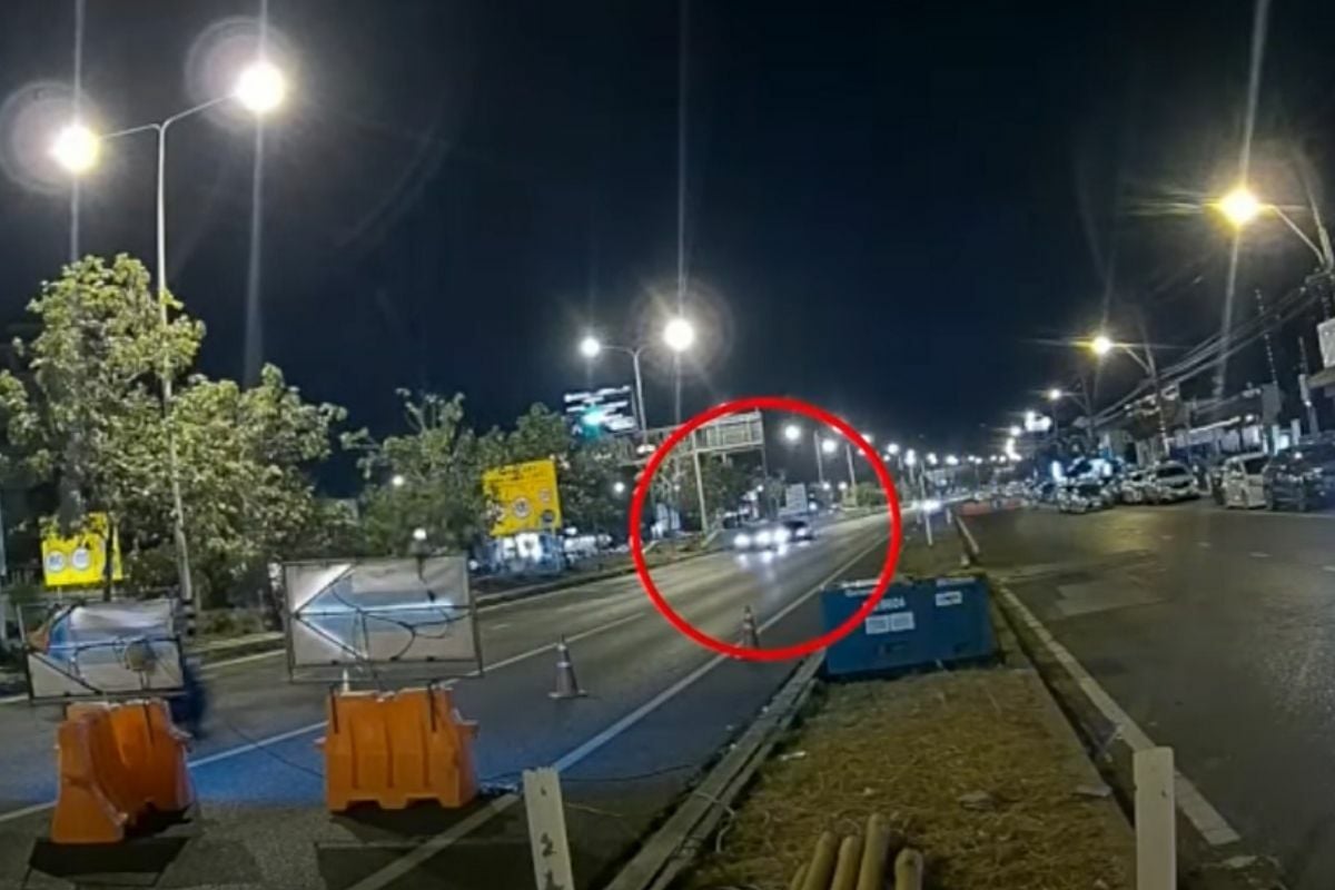 Несовершеннолетний водитель Mercedes-Benz и его подруга выжили после столкновения с грузовиком