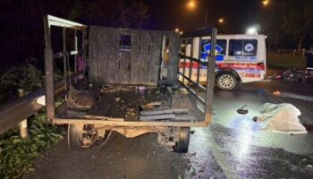 Отец погиб в результате столкновения мотоцикла с припаркованным грузовиком в Пхатталунге