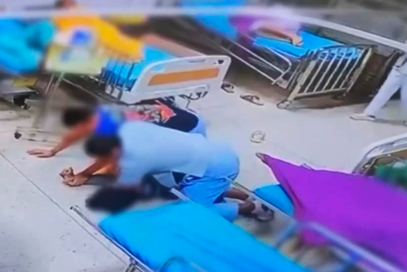 Пациент умирает после жестокого обращения со стороны персонала больницы