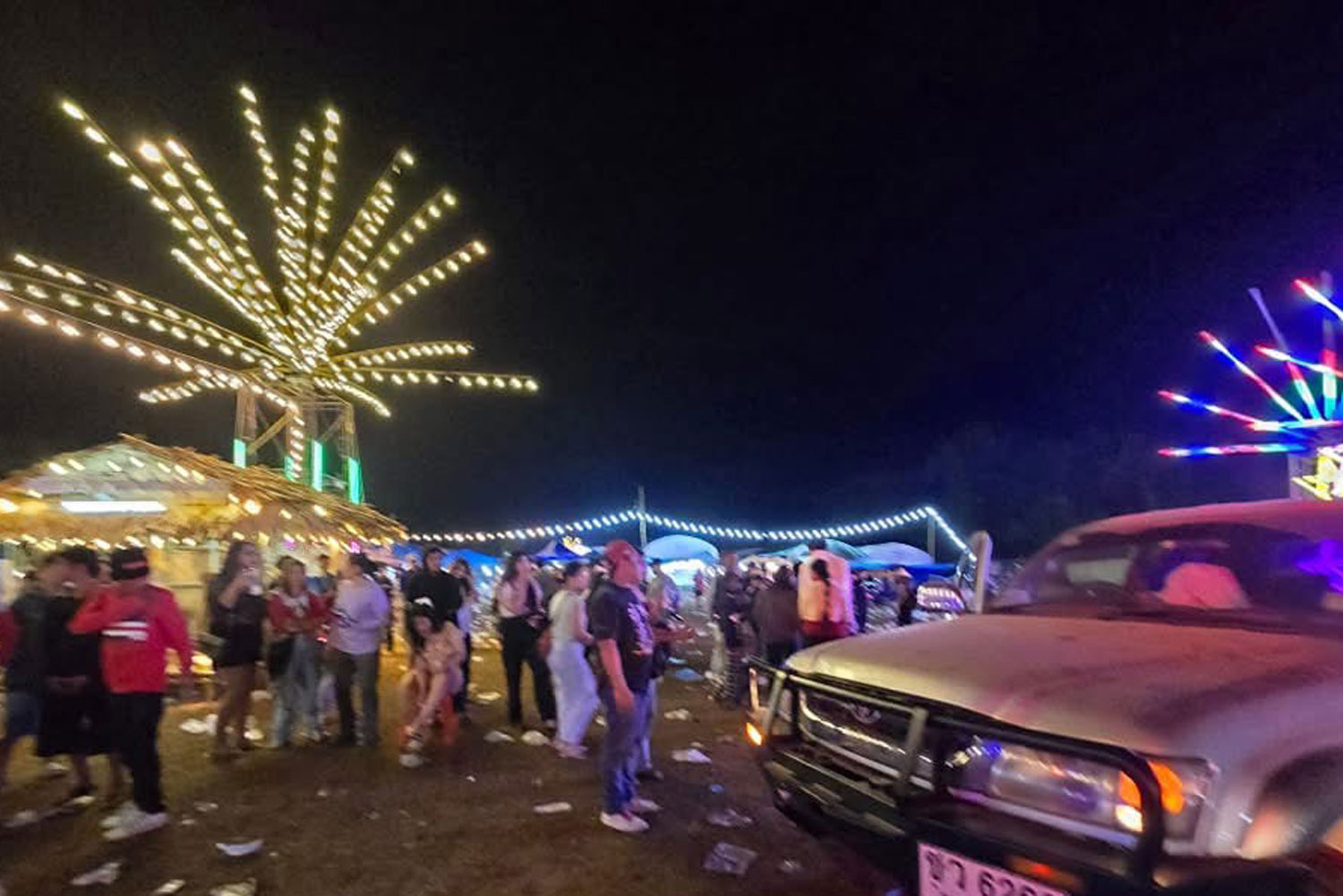 По меньшей мере 3 человека погибли, десятки получили ранения в результате взрыва гранаты на ярмарке Так