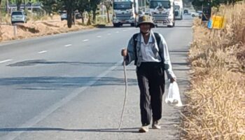 Пожилой тайский мужчина ходит пешком 14 дней, чтобы найти пропавшего сына