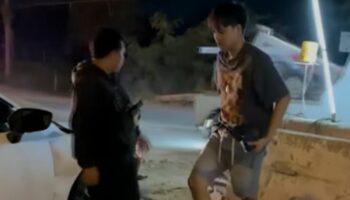 Пьяный водитель разбил машину после того, как предложил подвезти нетрезвую женщину