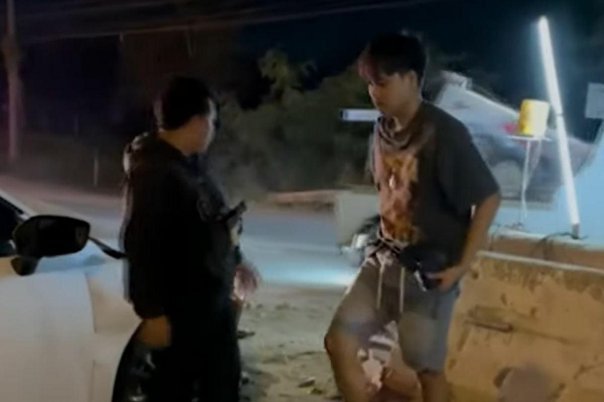 Пьяный водитель разбил машину после того, как предложил подвезти нетрезвую женщину