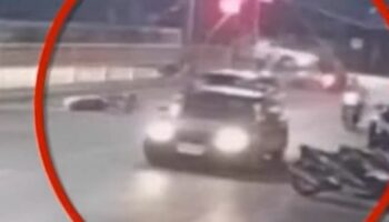 Пьяный таксист скрылся после столкновения более чем с 10 мотоциклами, 3 человека получили ранения