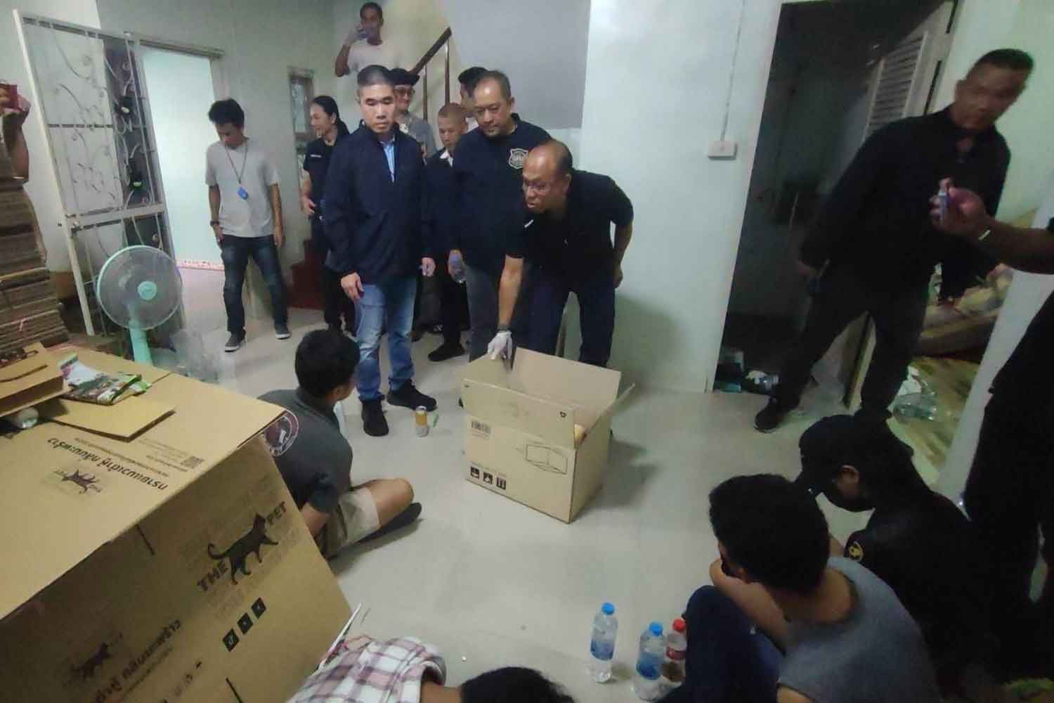 Пятеро арестованы с таблетками со скоростью 6,4 м/с, направлявшимися на Юг