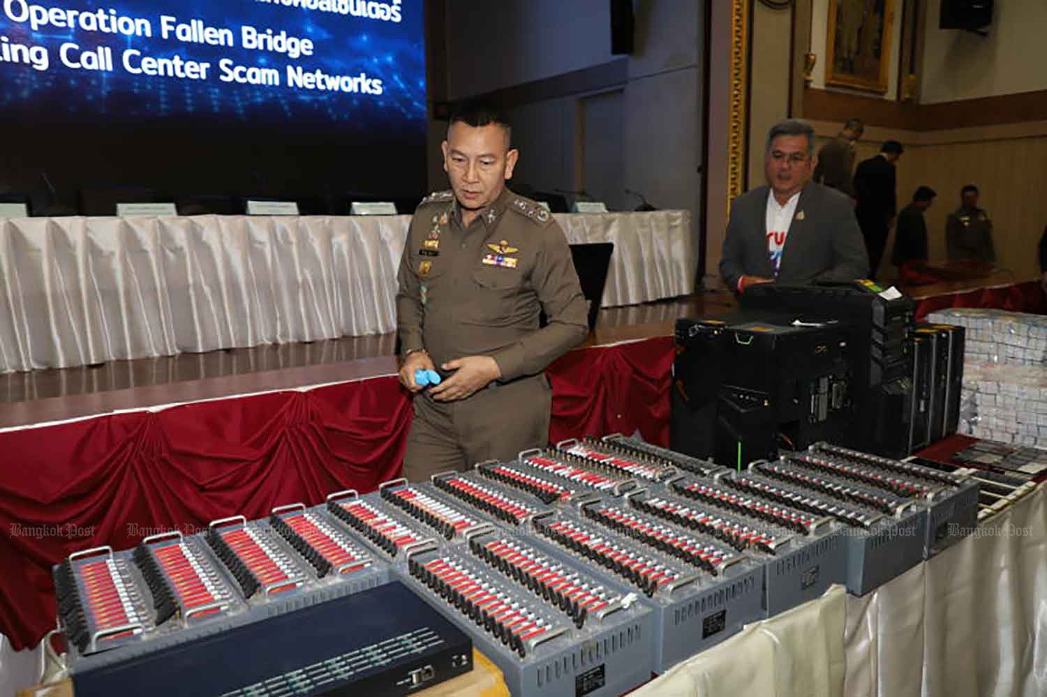 Романтика, самозваный друг, СМС-мошенничество - главные случаи мошенничества, по данным полиции