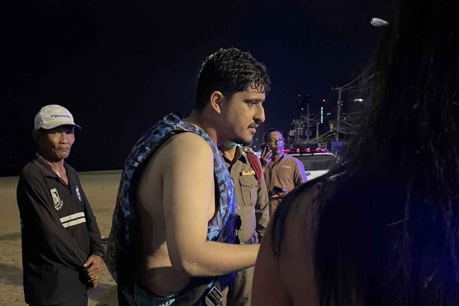 Семейная пара из Саудовской Аравии выжила после того, как у берегов Паттайи перевернулся гидроцикл