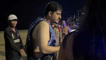 Семейная пара из Саудовской Аравии спасена после того, как ее гидроцикл перевернулся у пляжа Джомтьен