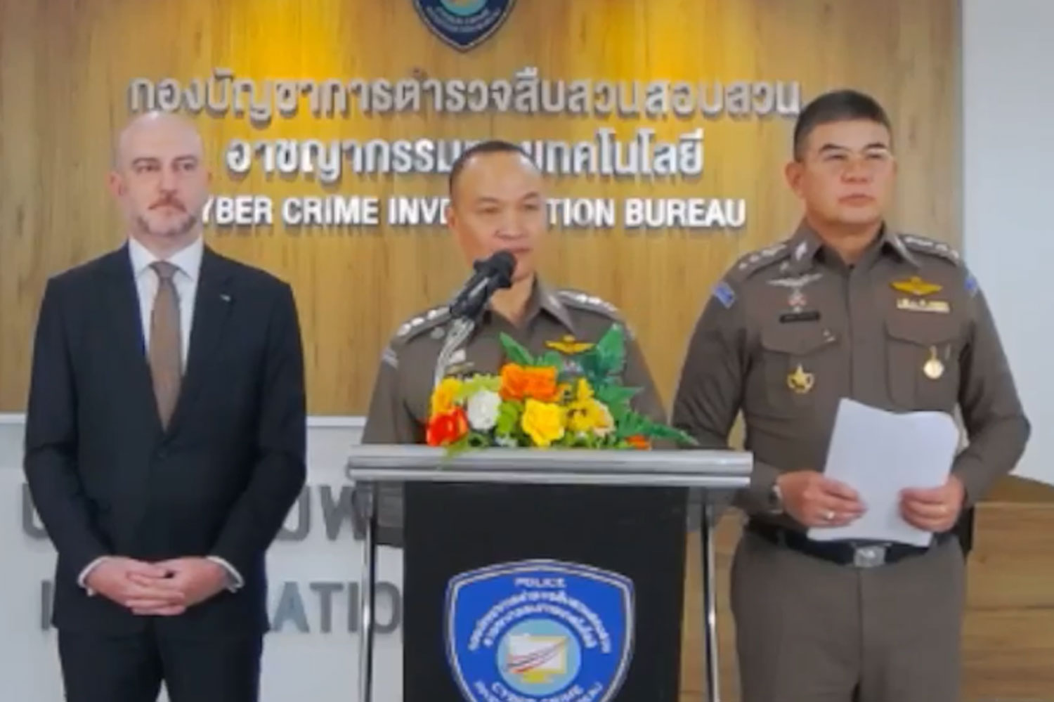 Семейную пару арестовали за обман соискателей работы