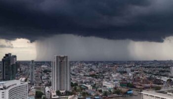 Сильные штормы и внезапные наводнения угрожают 12 провинциям Таиланда