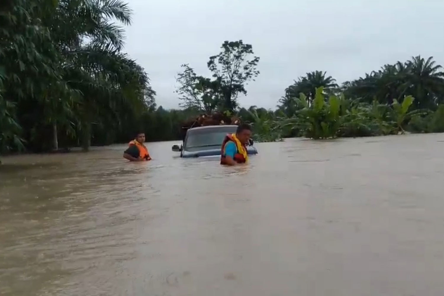 Смертоносные наводнения обрушились на Сураттхани и Накхонситхаммарат
