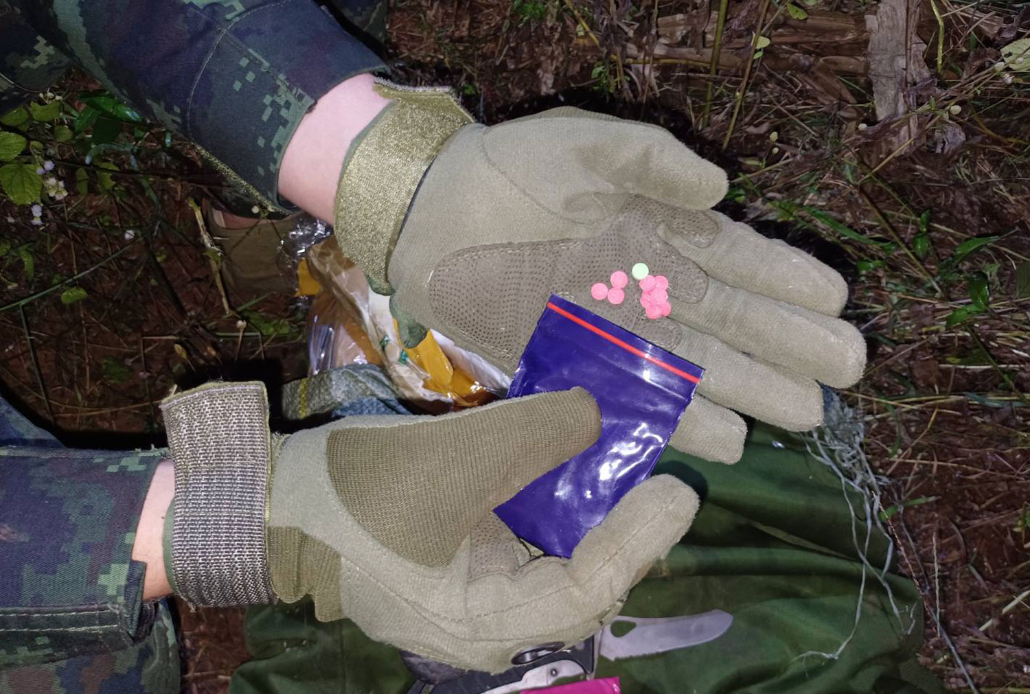 Солдаты Чиангмая изъяли 300 000 таблеток метамфетамина после перестрелки