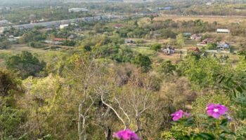 Сонгсак поддерживает местных жителей в земельном споре