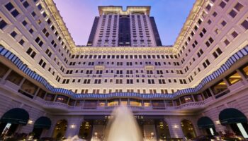 Счета за проживание в отелях Гонконга растут: туризм страдает на фоне долларовой драмы