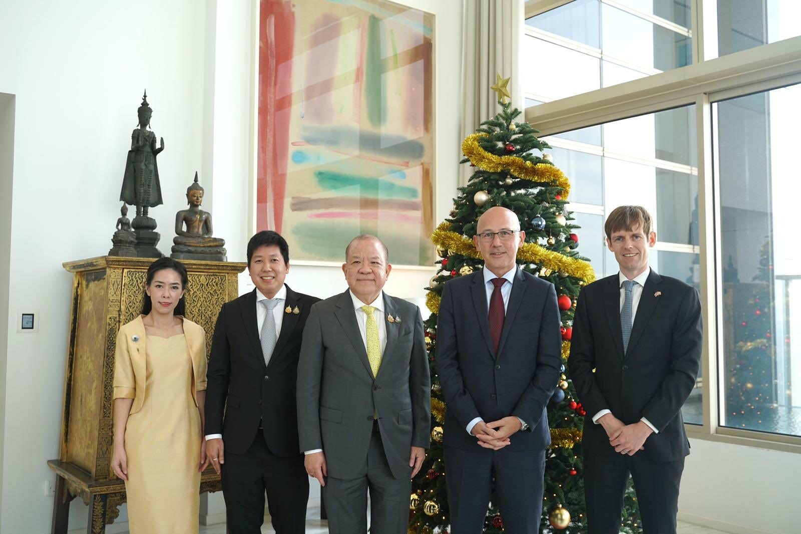 Таиланд и Великобритания обсуждают торговлю, изучают возможности соглашения о свободной торговле