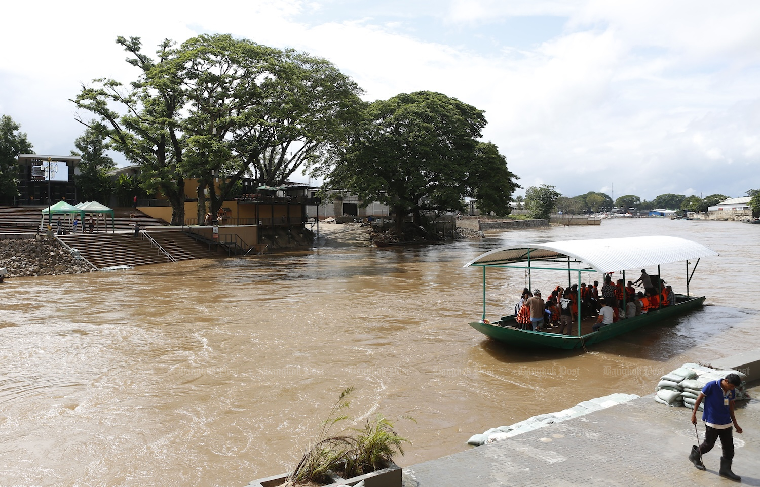 Таиланд отправляет в Мьянму лекарство от холеры