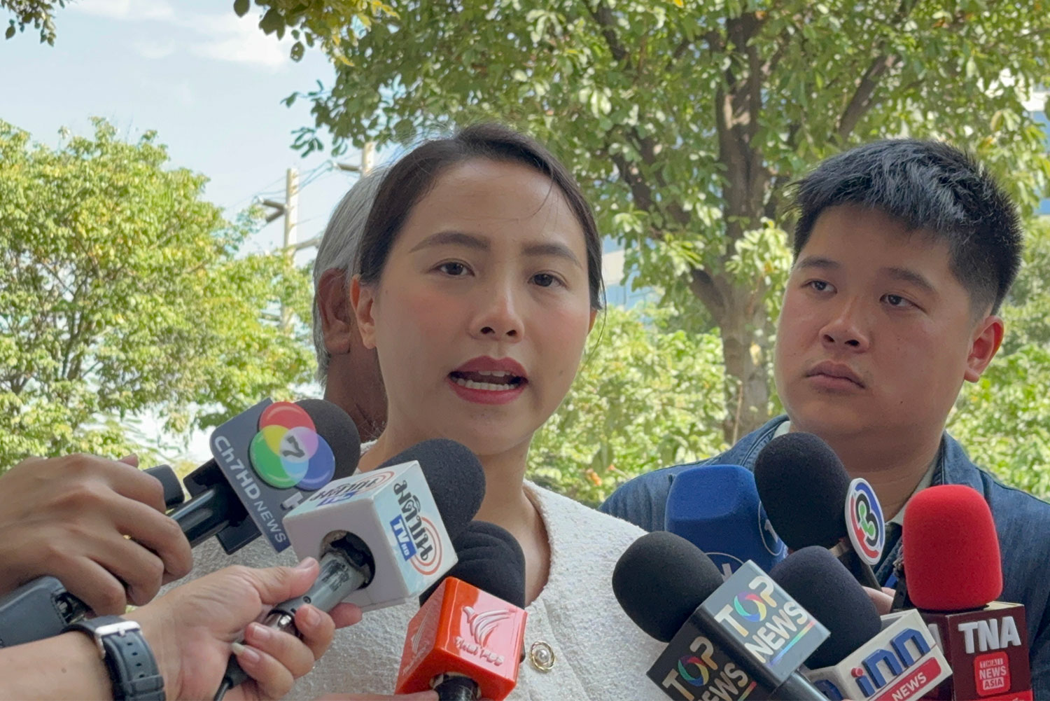 Тайский депутат, обжаловавший обвинительный приговор в оскорблении величества, был освобожден под залог