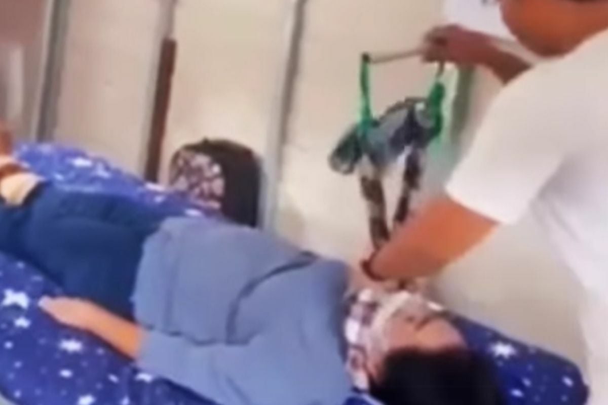 Тайский мужчина вызывает подозрения, так как мать умирает через 10 дней после хиропрактики