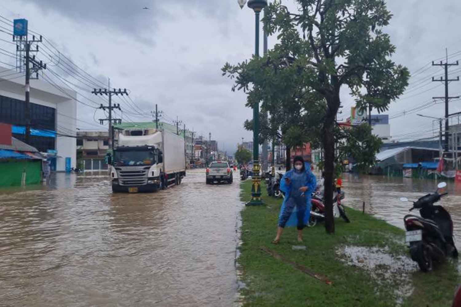 Центр города Хатъяй спасен от наводнения