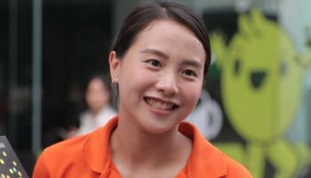 Член парламента Бангкока остается под залогом, несмотря на обвинения в оскорблении величества