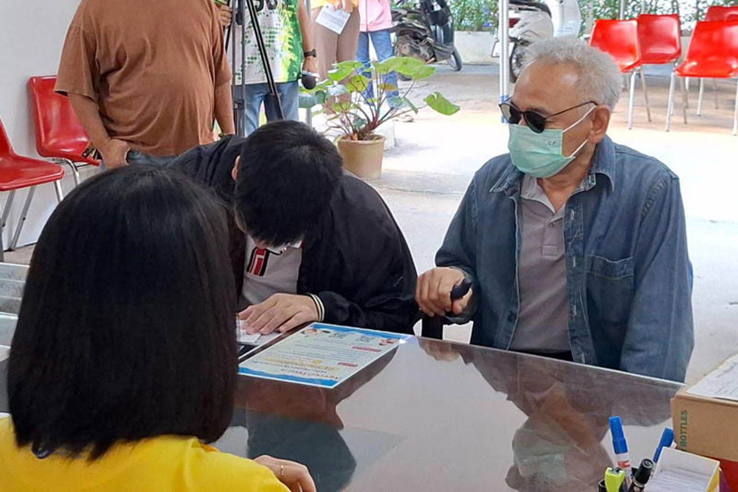 Экс-министра видели в Чиангмае после освобождения из тюрьмы