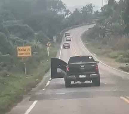 ВЗЛОМ: Иностранец под дулом пистолета ограбил машину с детьми на борту