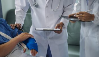 Клинику подозревают в мошенничестве с системой здравоохранения