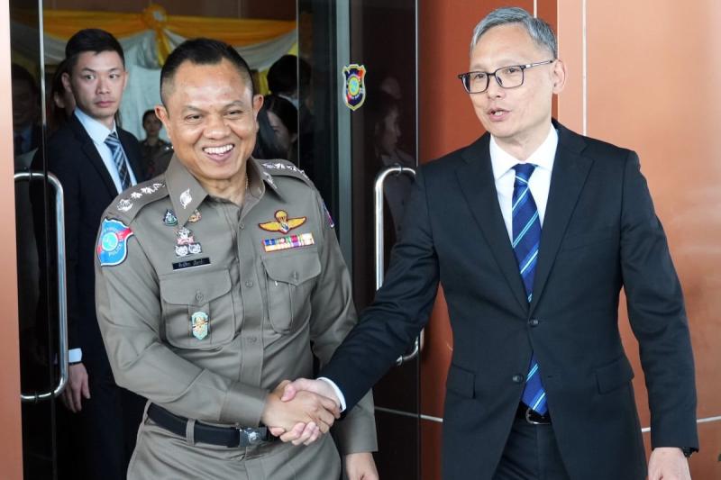 Оперативная группа Гонконга встретилась с тайской полицией и туристическими чиновниками из-за задержанных на мошеннической ферме