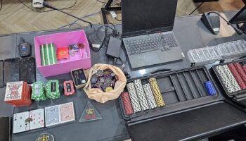 Очная ставка в покере в Паттайе: полицейские задержали карточную игру на пляже