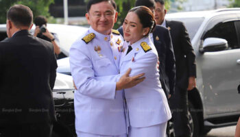 Паэтонгтарн защищает отца