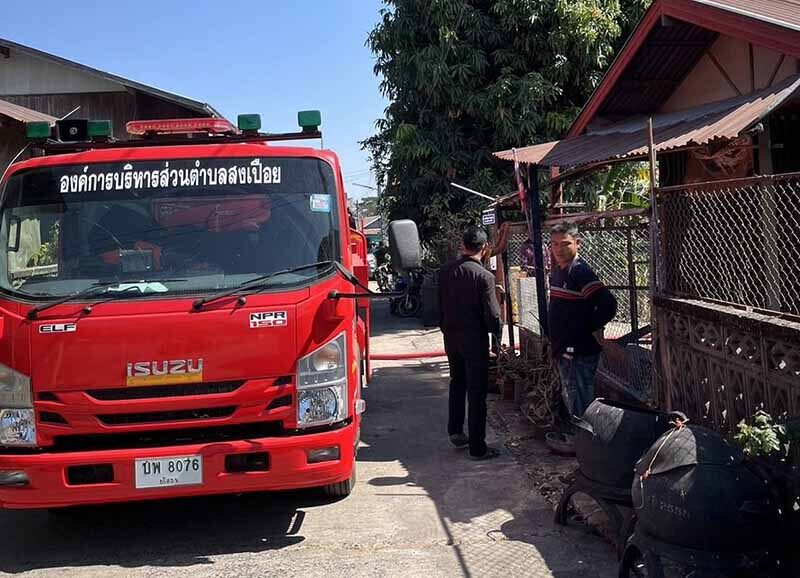 Поджигатель: тайский мужчина поджигает собственный дом в Ясотоне