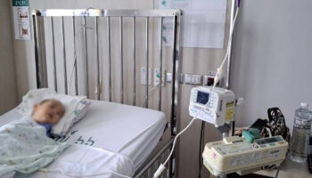 Пользователи сети объединяются, чтобы помочь тайскому ребенку с редким заболеванием