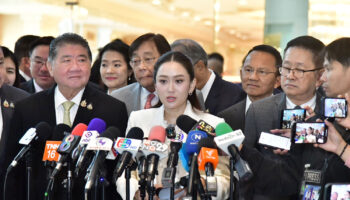 Премьер-министр Паэтонгтарн стал жертвой мошенника-самозванца