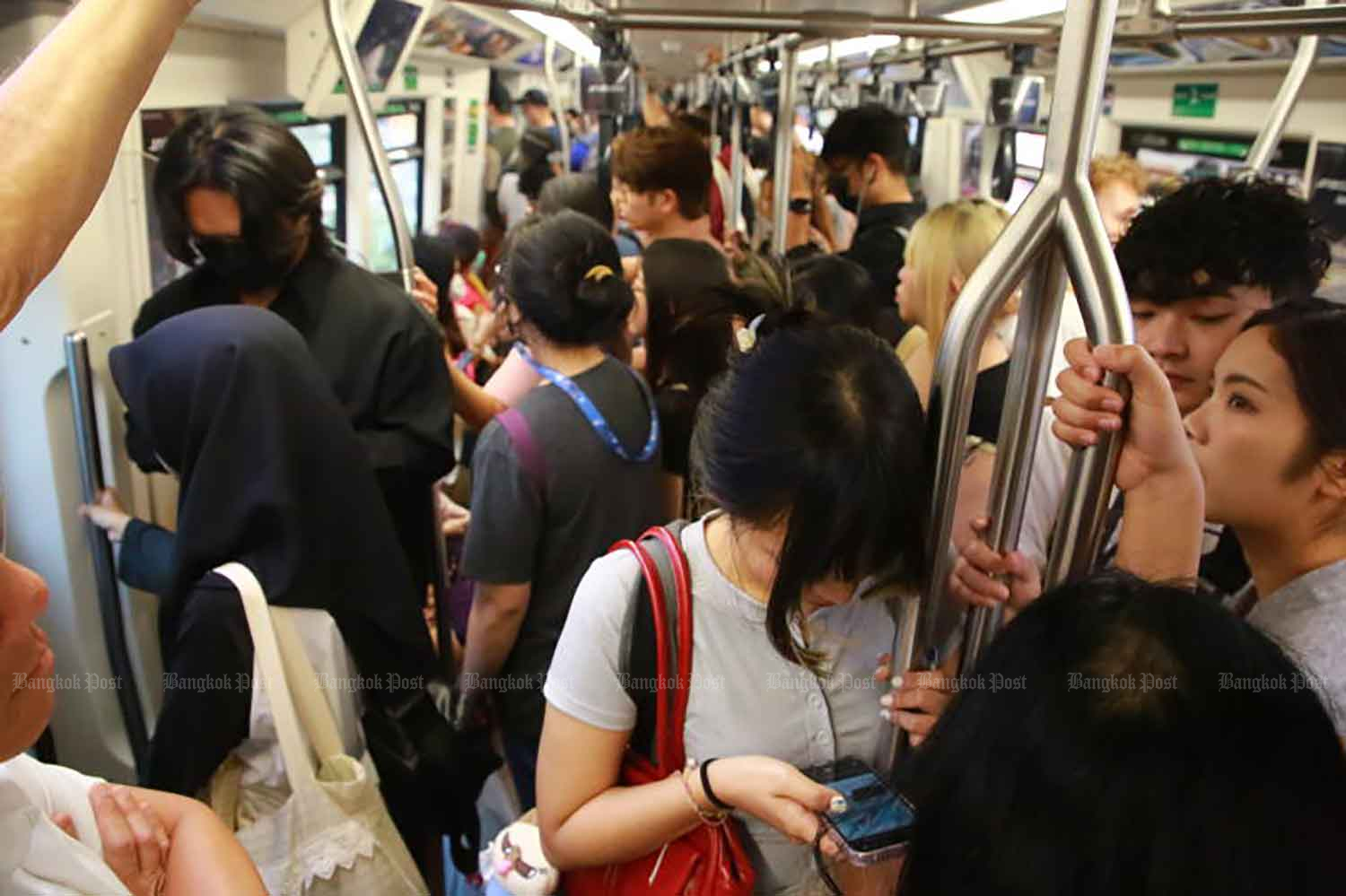 "Пустая трата денег": план бесплатного общественного транспорта Бангкока под угрозой срыва