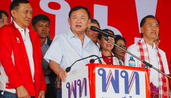 Раздача раздаточных материалов в приоритетном порядке: Таксин