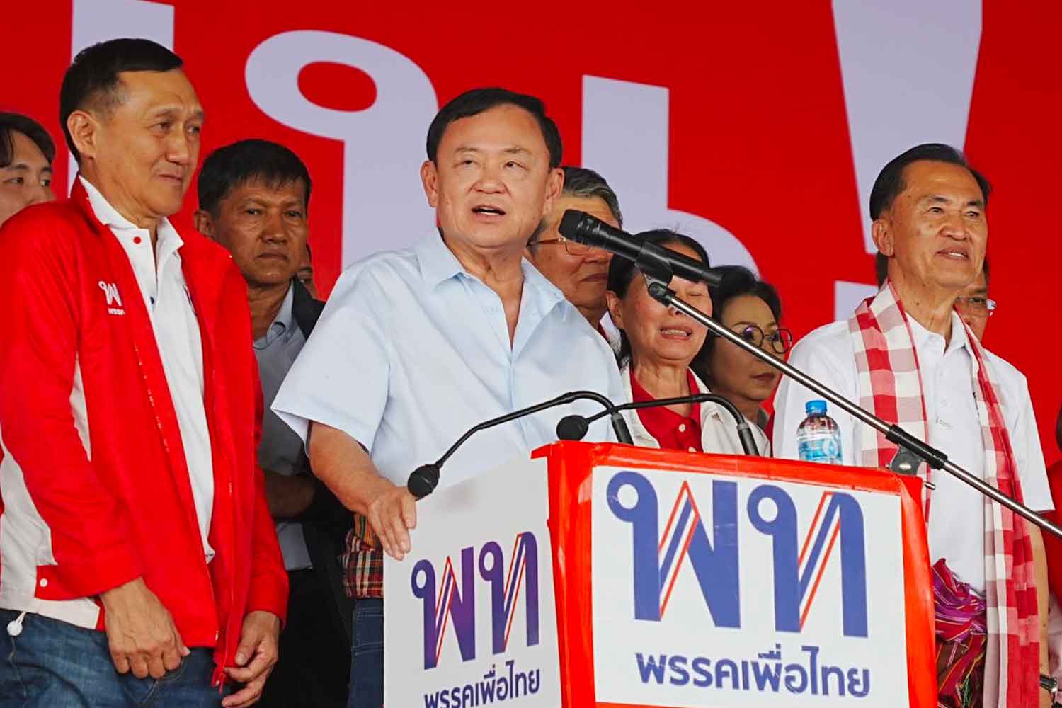 Раздача раздаточных материалов в приоритетном порядке: Таксин