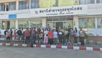 Родственники сдаются за аферу с трудоустройством в Австралии на 20 миллионов батов